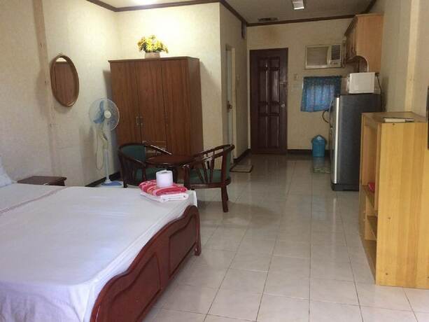 Imagen de la habitación del Hotel Sunrise Apartelle. Foto 16