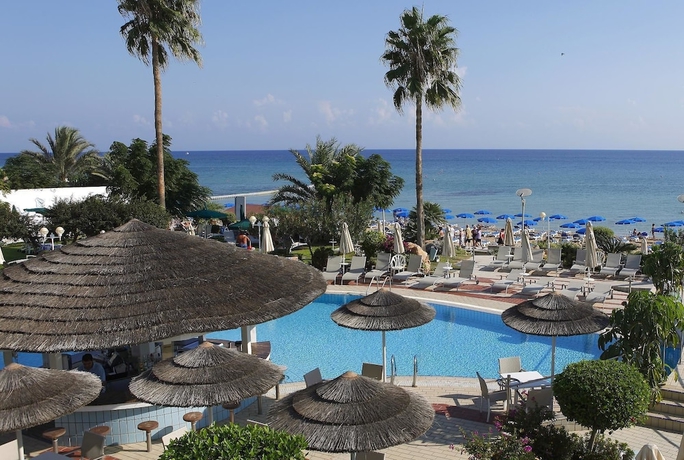 Imagen de la piscina del Hotel Sunrise Beach. Foto 16