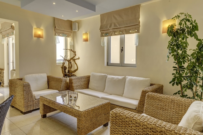 Imagen de los interiores del Hotel Sunrise Beach Suites. Foto 19