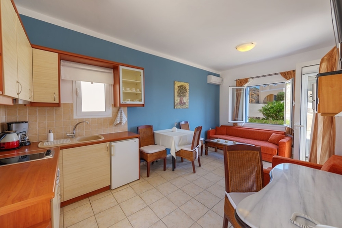 Imagen de la habitación del Hotel Sunrise Beach Suites. Foto 14