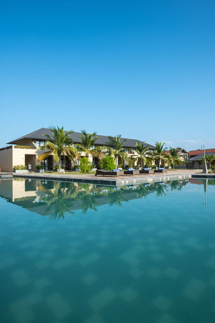 Imagen de la piscina del Hotel Sunrise By Jetwing. Foto 13