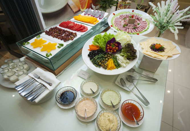 Imagen del bar/restaurante del Hotel Sunrise Central. Foto 3