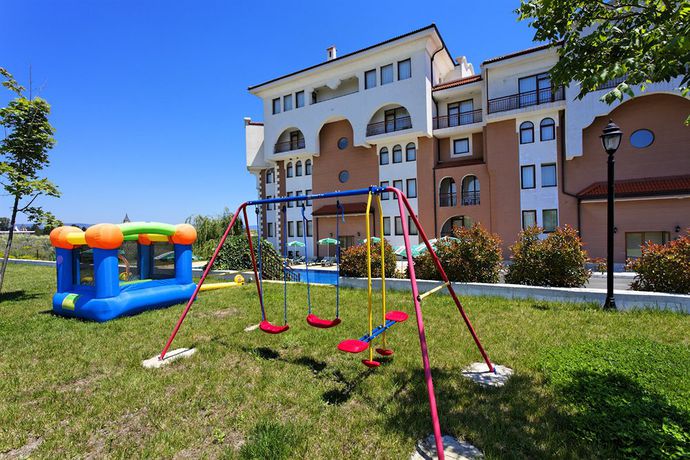 Imagen de los exteriores del Hotel Sunrise Club Apart. Foto 3