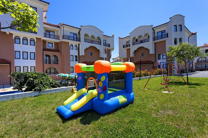 Imagen de los exteriores del Hotel Sunrise Club Apart. Foto 4