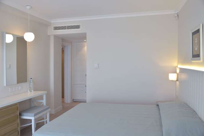 Imagen de la habitación del Hotel Sunrise Gardens Aparthotel. Foto 7