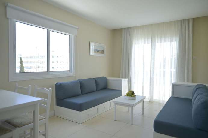 Imagen de la habitación del Hotel Sunrise Gardens Aparthotel. Foto 8
