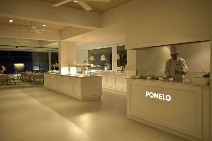 Imagen del bar/restaurante del Hotel Sunrise Gardens Aparthotel. Foto 4