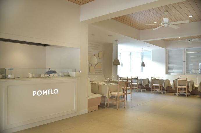 Imagen del bar/restaurante del Hotel Sunrise Gardens Aparthotel. Foto 5