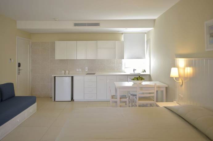 Imagen de la habitación del Hotel Sunrise Gardens Aparthotel. Foto 11