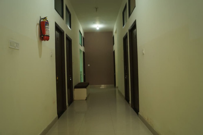 Imagen de los interiores del Hotel Sunrise Inn, Kotah. Foto 18