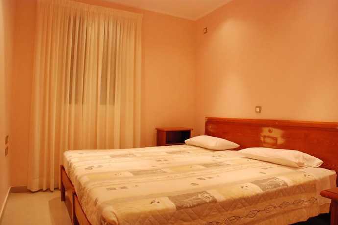 Imagen de la habitación del Hotel Sunrise Inn, Kountourata. Foto 3