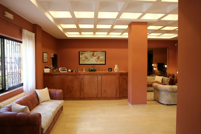 Imagen de los interiores del Hotel Sunrise Inn, Kountourata. Foto 11