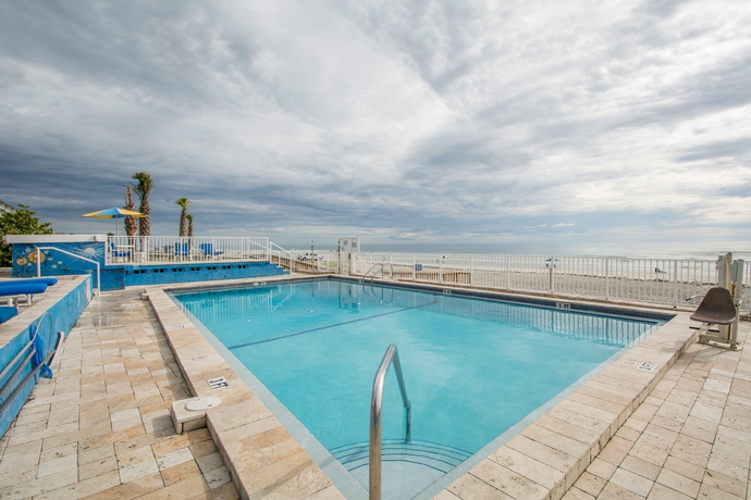 Imagen de la piscina del Hotel Sunrise Inn On The Beach. Foto 7
