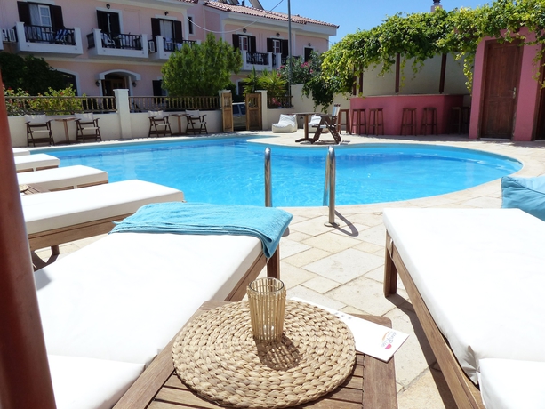 Imagen de la piscina del Hotel Sunrise, Ireo. Foto 17