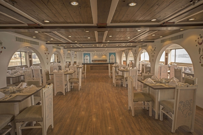 Imagen del bar/restaurante del Hotel Sunrise Mahrousa Cruise. Foto 3