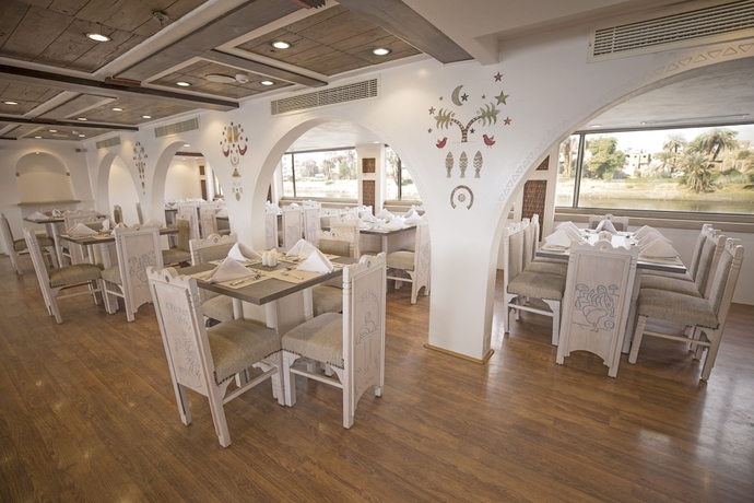 Imagen del bar/restaurante del Hotel Sunrise Mahrousa Cruise. Foto 6
