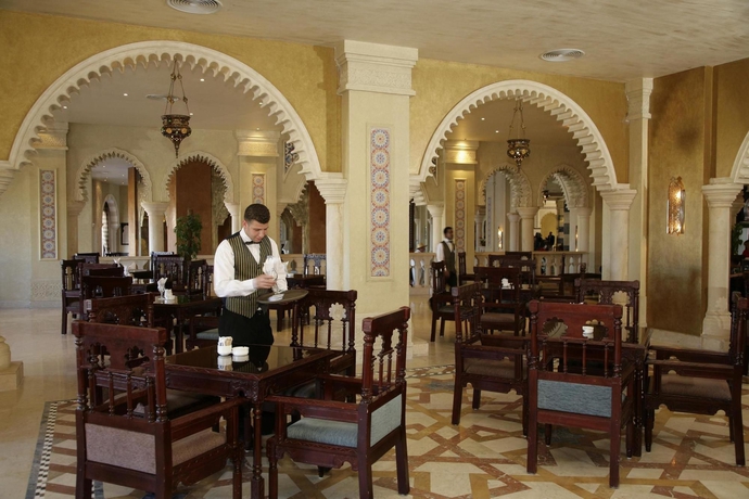 Imagen del bar/restaurante del Hotel Sunrise Mamlouk Palace Resort. Foto 2