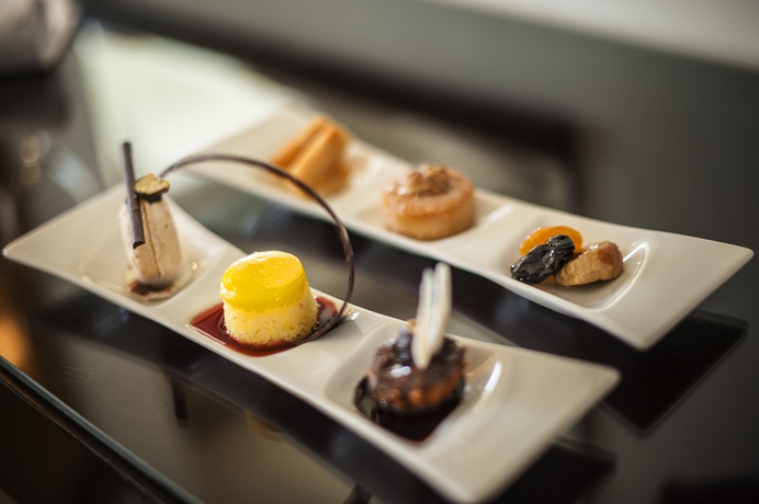 Imagen del bar/restaurante del Hotel Sunrise Montemare Resort Grand Select. Foto 2