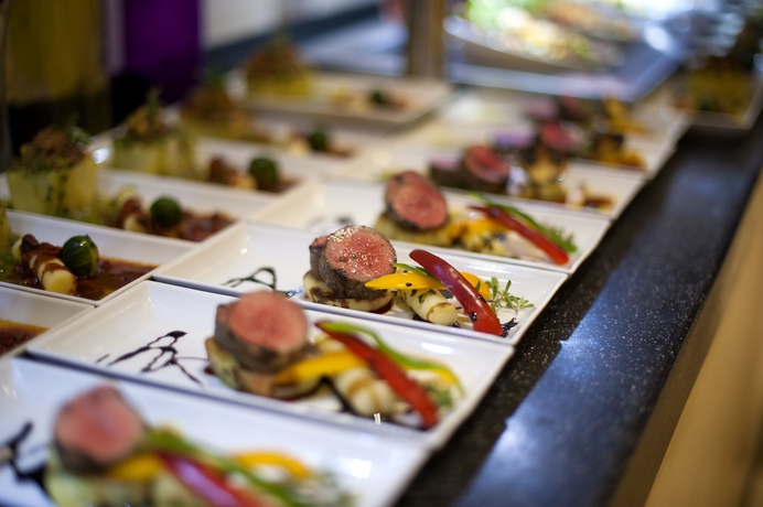 Imagen del bar/restaurante del Hotel Sunrise Montemare Resort Grand Select. Foto 8