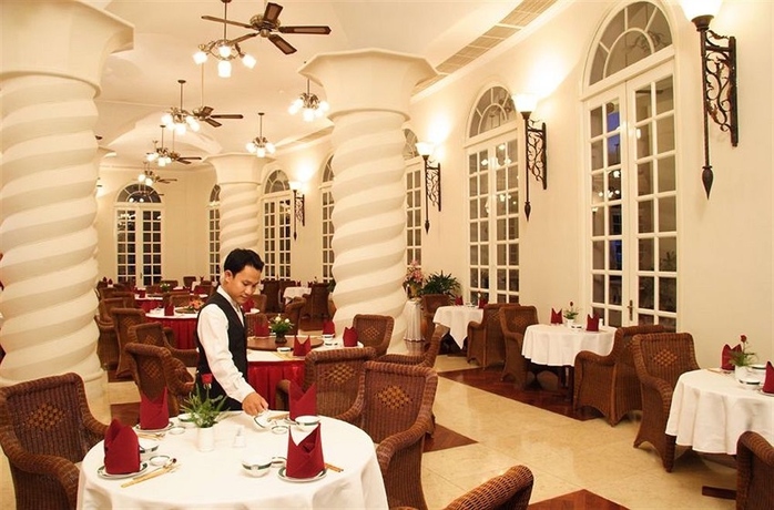 Imagen del bar/restaurante del Hotel Sunrise Nha Trang Beach and Spa. Foto 3