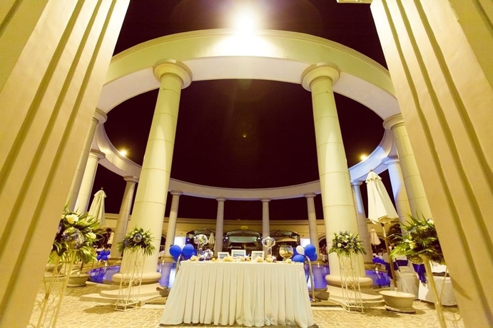 Imagen de los exteriores del Hotel Sunrise Nha Trang Beach and Spa. Foto 7