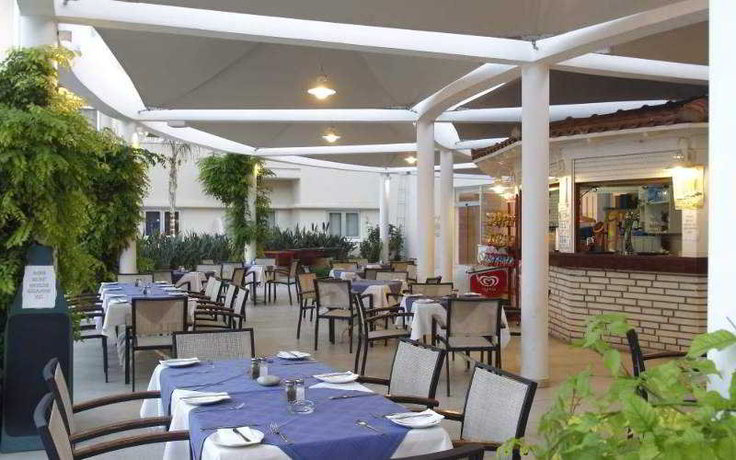 Imagen del bar/restaurante del Hotel Sunrise Oasis and Waterpark. Foto 4