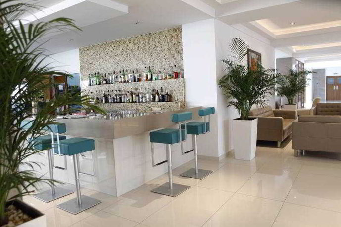 Imagen del bar/restaurante del Hotel Sunrise Oasis and Waterpark. Foto 5