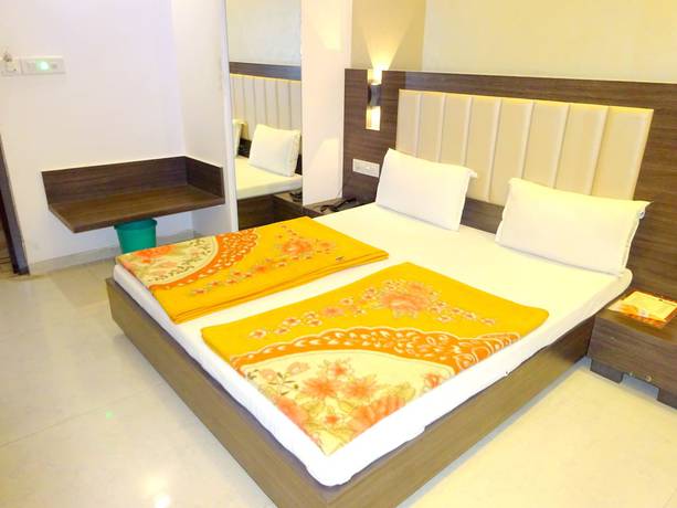 Imagen de la habitación del Hotel Sunrise Palace, Ambaji. Foto 9