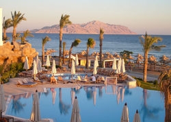 Imagen de la piscina del Hotel Sunrise Remal Beach Resort. Foto 8