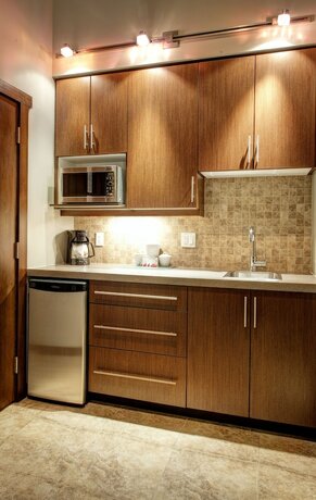 Imagen de la habitación del Hotel Sunrise Ridge Waterfront Resort. Foto 11