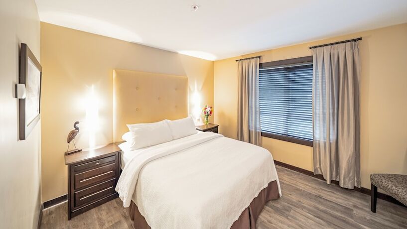 Imagen de la habitación del Hotel Sunrise Ridge Waterfront Resort. Foto 15