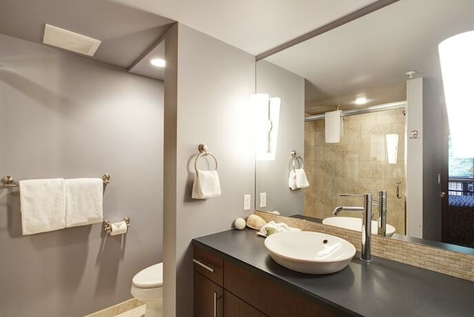 Imagen de la habitación del Hotel Sunrise Ridge Waterfront Resort. Foto 18