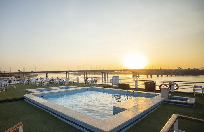 Imagen de la piscina del Hotel Sunrise Semiramis I Cruise. Foto 19