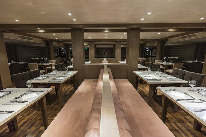 Imagen del bar/restaurante del Hotel Sunrise Semiramis Iii Cruise, Luxor. Foto 16