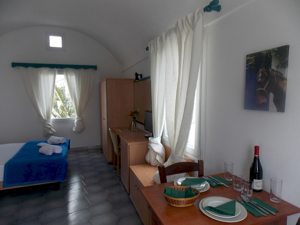 Imagen de la habitación del Hotel Sunrise Studios Perissa. Foto 2