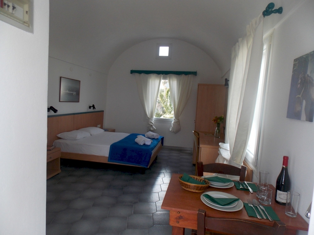 Imagen de los exteriores del Hotel Sunrise Studios Perissa. Foto 10