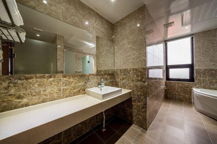 Imagen general del Hotel Sunrise Sungsan. Foto 12