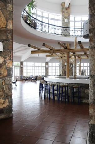 Imagen del bar/restaurante del Hotel Sunrise Village Beach. Foto 4