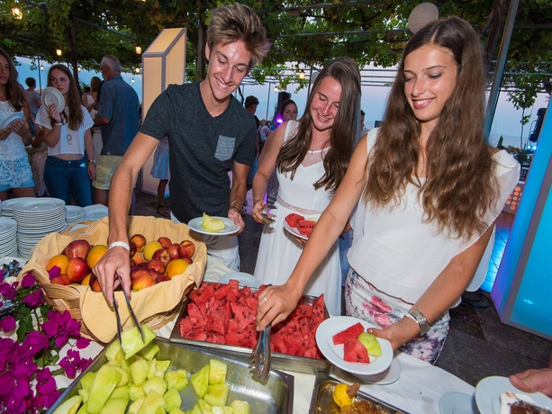 Imagen de los exteriores del Hotel Sunrise Village Beach. Foto 12