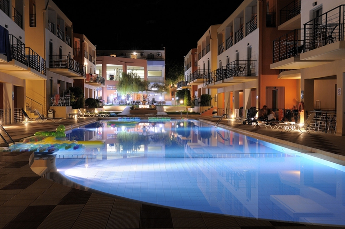 Imagen de la piscina del Hotel Sunrise Village, Platanias. Foto 7
