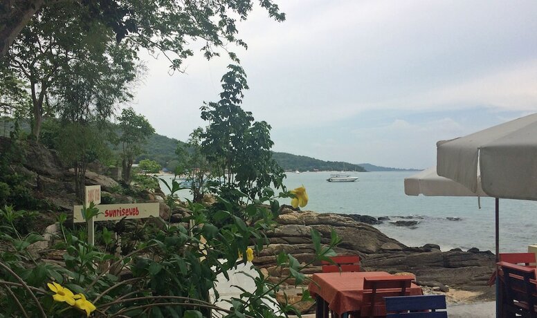 Imagen del bar/restaurante del Hotel Sunrise Villas Seaview. Foto 17