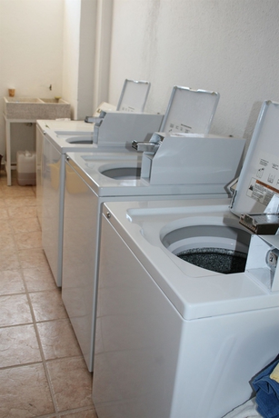 Imagen de los interiores del Hotel Sunrock and Suites. Foto 12