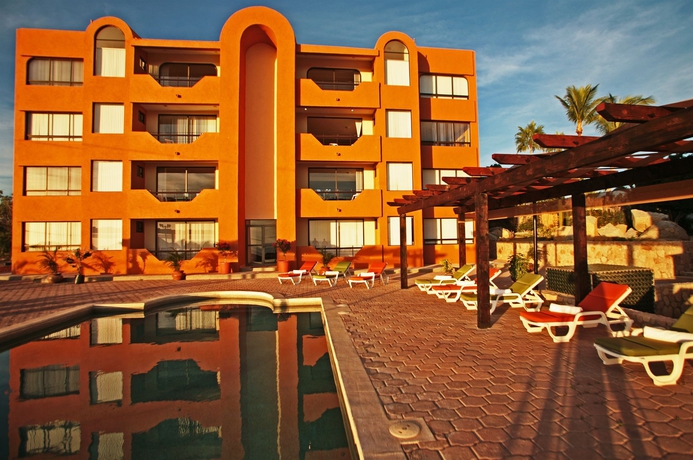 Imagen de los exteriores del Hotel Sunrock and Suites. Foto 6