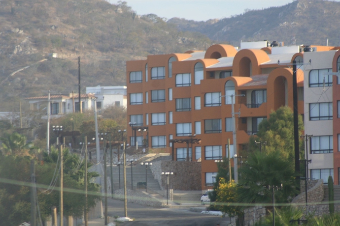Imagen de los exteriores del Hotel Sunrock and Suites. Foto 7