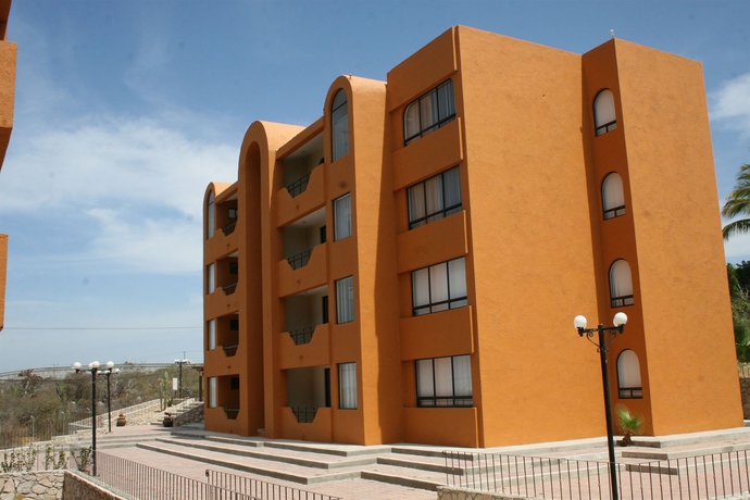 Imagen de los exteriores del Hotel Sunrock and Suites. Foto 8