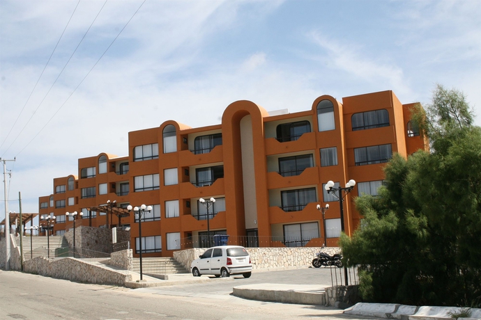 Imagen de los exteriores del Hotel Sunrock and Suites. Foto 9
