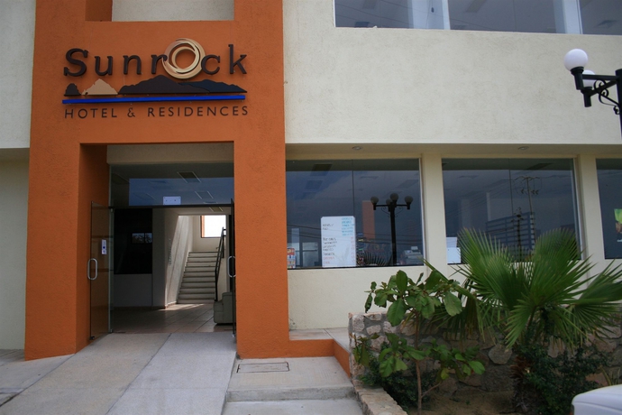 Imagen de los exteriores del Hotel Sunrock and Suites. Foto 11