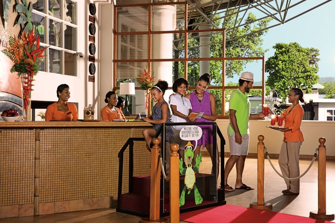 Imagen de los interiores del Hotel Sunscape Cove Montego Bay. Foto 19