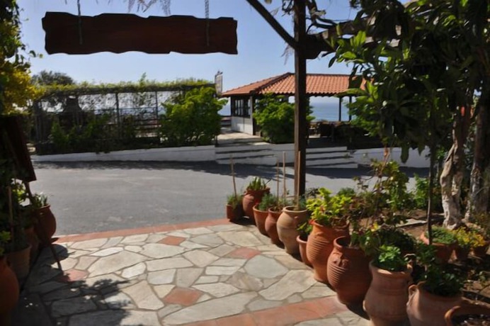 Imagen de los exteriores del Hotel Sunset, Aristotelis. Foto 17