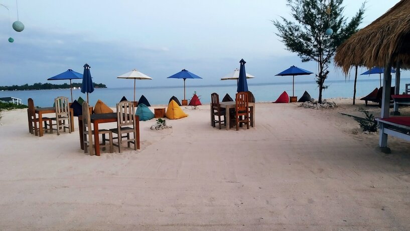 Imagen general del Hotel Sunset Beach Bungalow and Restaurant. Foto 1